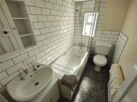 2 bedroom end of terrace house to rent - Photo 5