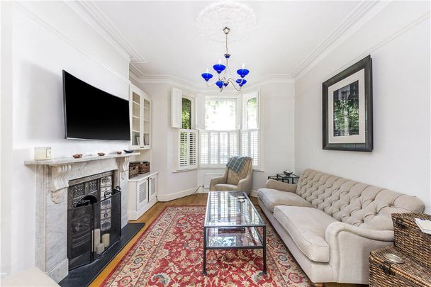 A charming four double bedroom family home on a prime residential street in Parsons Green close to the Hurlingham Park and Parsons Green with its wealth of restaurants and cafes. EPC rating E. - Photo 1