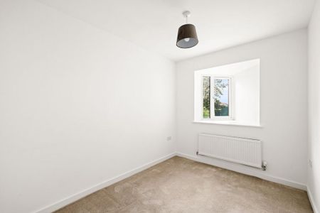 4 bedroom end of terrace house to rent - Photo 3