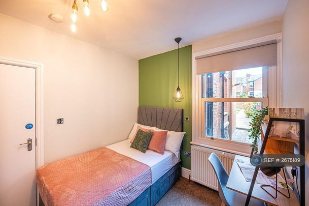 1 bedroom in a house share to rent - Photo 1