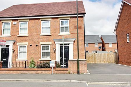 3 BEDROOM House - Semi-Detached - Photo 2