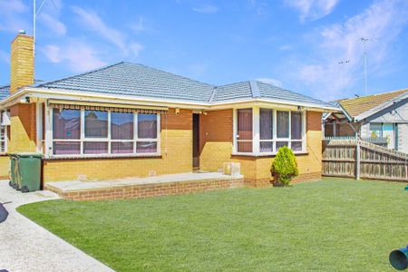 FAMILY HOME ON EXTRA LARGE BLOCK - Photo 2