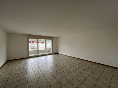 Schöne, grosszügige 3.5 Zimmer Wohnung mit neuer Küche - Foto 4