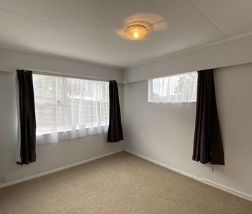 4A Hillview Crescent, Paparangi - Photo 6