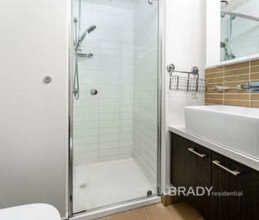 2406/5 Sutherland Street, Melbourne - Photo 6