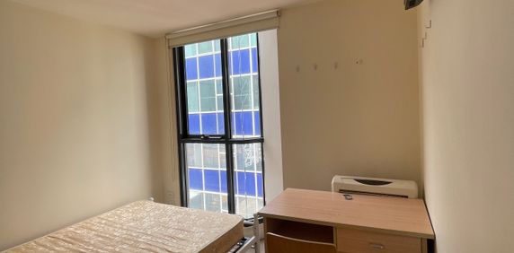 Fully Furnished Student Apartment Next to University of Melbourne (Students only) - Photo 2