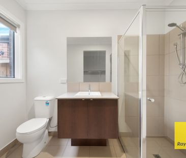 Stylish Living in the Perfect Spot! - Photo 4