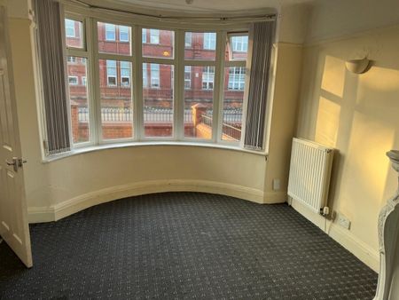 3 Bed Detached House, Lily Lane, M9 - Photo 2