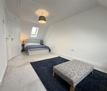 4 bedroom semi-detached house to rent - Photo 5