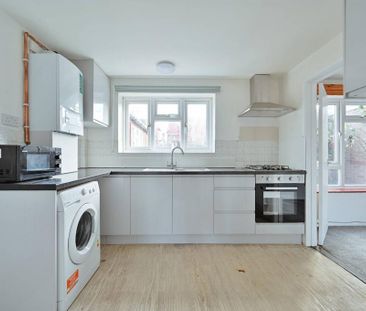 3 bedroom semi-detached house to rent - Photo 3