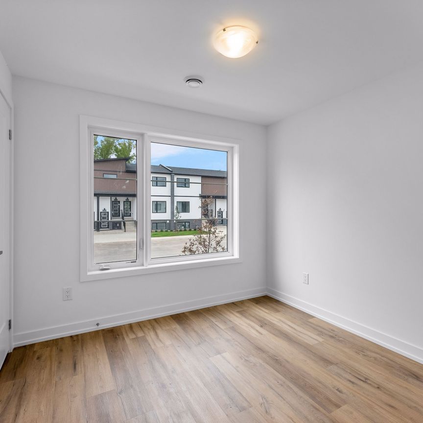 For Lease - 4263 Fourth Avenue Unit# 622, Niagara Falls, Ontario - Photo 1