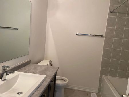 For Lease - 219 Vivant Street, Newmarket, Ontario - Photo 4