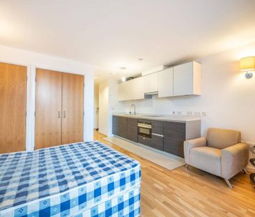 Studio to rent - Photo 2