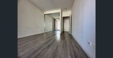 Spacious 2 Bedroom Apartment - Level 6 - Photo 3
