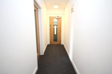 1 Bedroom Flat / Apartment to let - Photo 2