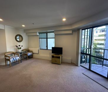 Spacious Apartment Right At The Centre - Photo 5