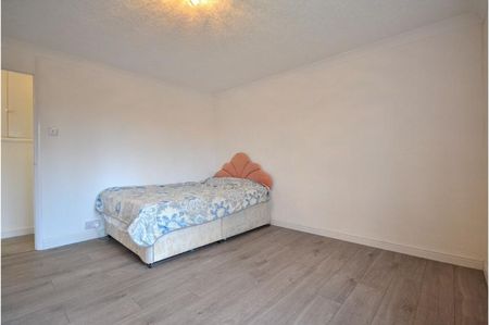 Columbia Way, King’s Lynn - Photo 4