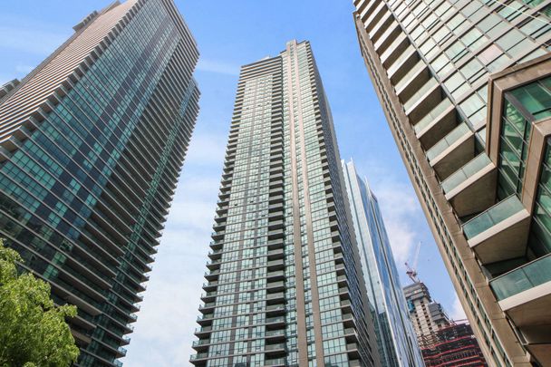 For Lease - 18 Harbour Street Unit# 3004, Toronto, Ontario - Photo 1