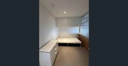 Luxury Furnished 1 Bedroom + 1 Study Apartment with Stunning City Views - Photo 4