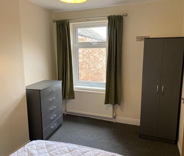 4 bedroom terraced house to rent - Photo 2