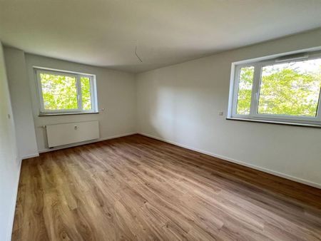 Neuwertige 3-Zimmer-Wohnung mit Südwestbalkon + TG-Stellplatz! Stadtnah + grün! - Photo 3