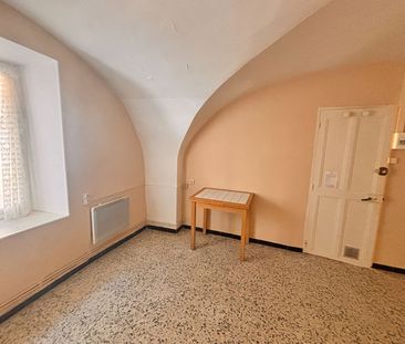 NIMES ST CESAIRE CHAMBRE DE 25M² ET PARKING, ETUDIANT, - Photo 1