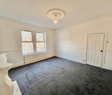 3 bedroom flat to rent - Photo 3