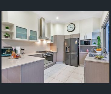 Luxury Family Living with Pool & Dual Street Access - 11 Garawarra ... - Photo 4