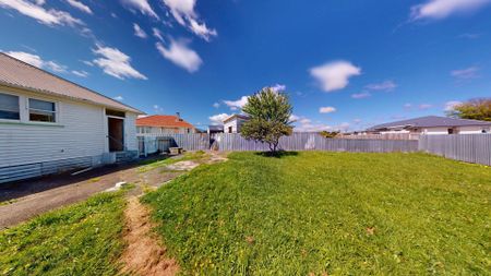 Levin - 3 Bedrooms - Photo 2