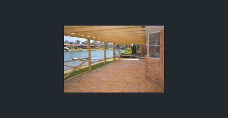 Waterfront Living – Spacious Home with Direct Canal Access - Photo 5