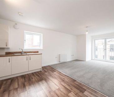 2 bedroom flat to rent - Photo 2