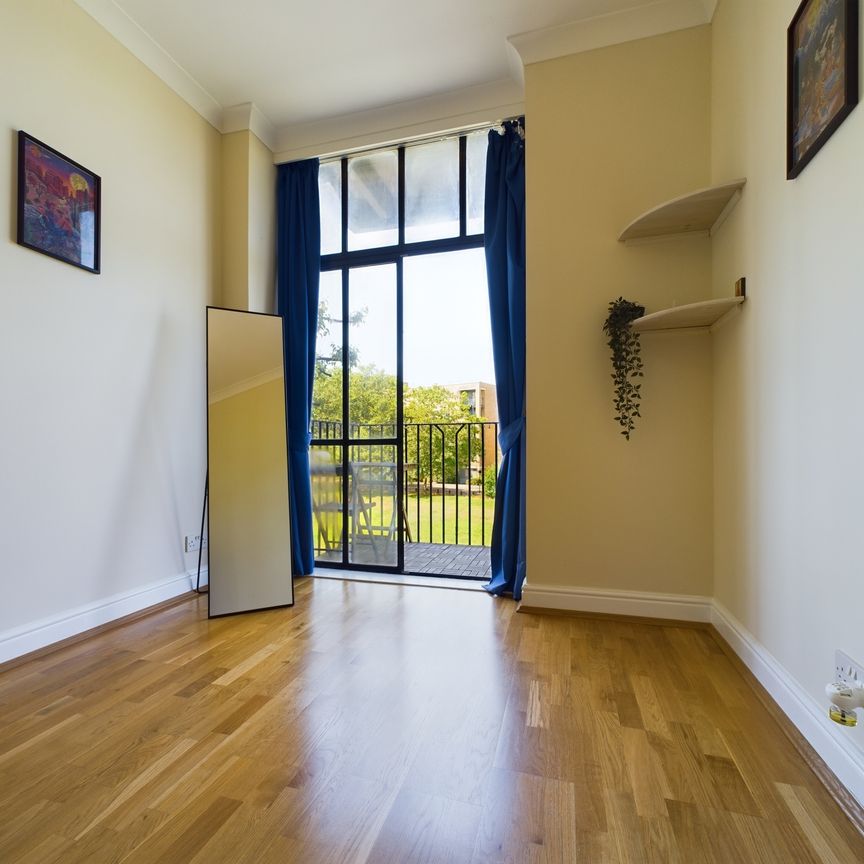 1 bed flat to rent in Slipway House, London, E14 - Photo 1