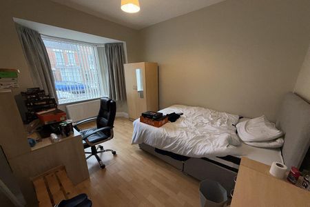 33 Edinburgh Street, Belfast BT9 7DS - Photo 5