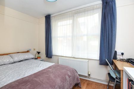 4 bedroom flat to rent - Photo 3