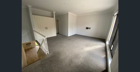 Charming 2-Bedroom Townhouse in Blue Bay - Photo 2