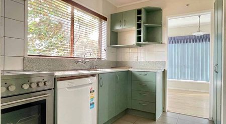 Comfy Family Home in New Windsor - Photo 4