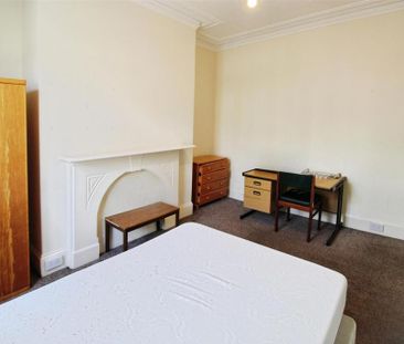 5 bedroom terraced house to rent - Photo 4