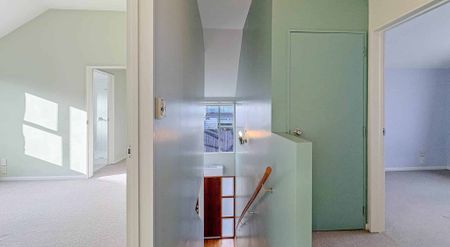 ROYAL OAK FAMILY HOME - Photo 4