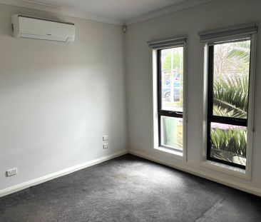 9A Vautier Place, South Morang, Vic 3752 - Photo 3