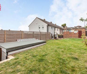 3 bedroom end of terrace house to rent - Photo 2