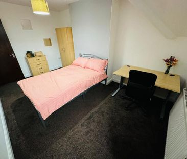 7 bedroom flat to rent - Photo 3