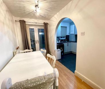 2 bedroom semi-detached house to rent - Photo 3