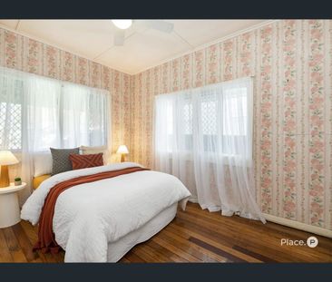 Charming Character Cottage in a Prime Bayside Pocket - Photo 5