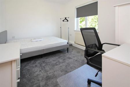 4 bedroom terraced house to rent - Photo 4