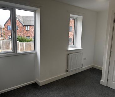 2 bedroom end of terrace house to rent - Photo 3