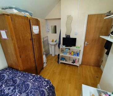 4 bedroom terraced house to rent - Photo 5