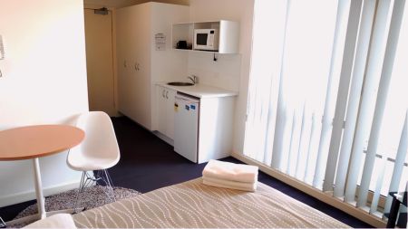 Studio with kichenette(Mini bar)-queen - Photo 4