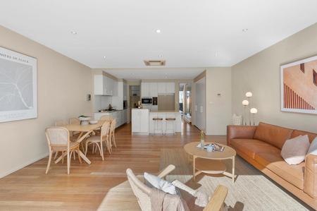 2/36 Strzelecki Cres, Narrabundah ACT 2604 - Townhouse For Rent | Domain - Photo 2