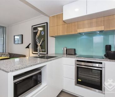 Two Bedroom Fully Furnished Apartment in Teneriffe - Photo 6