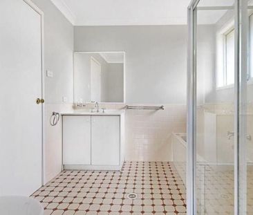 Ideal Location! - Photo 4